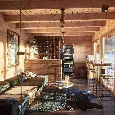 ホテル No Name Luxury &