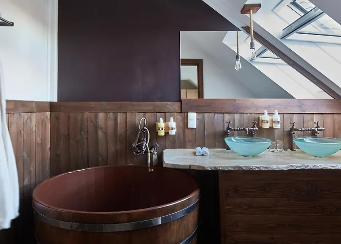 No Name Luxury & Hotel 4*