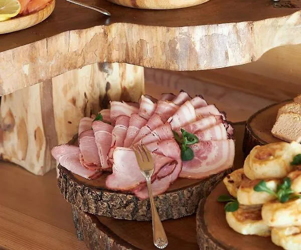 No Name Luxury & Hotel 4*